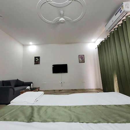 Raj Residency Stay Ґурґаон Екстер'єр фото