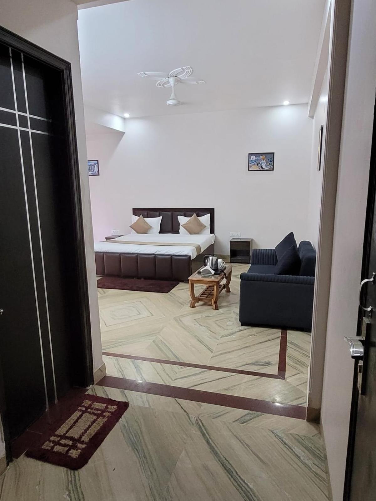 Raj Residency Stay Ґурґаон Екстер'єр фото