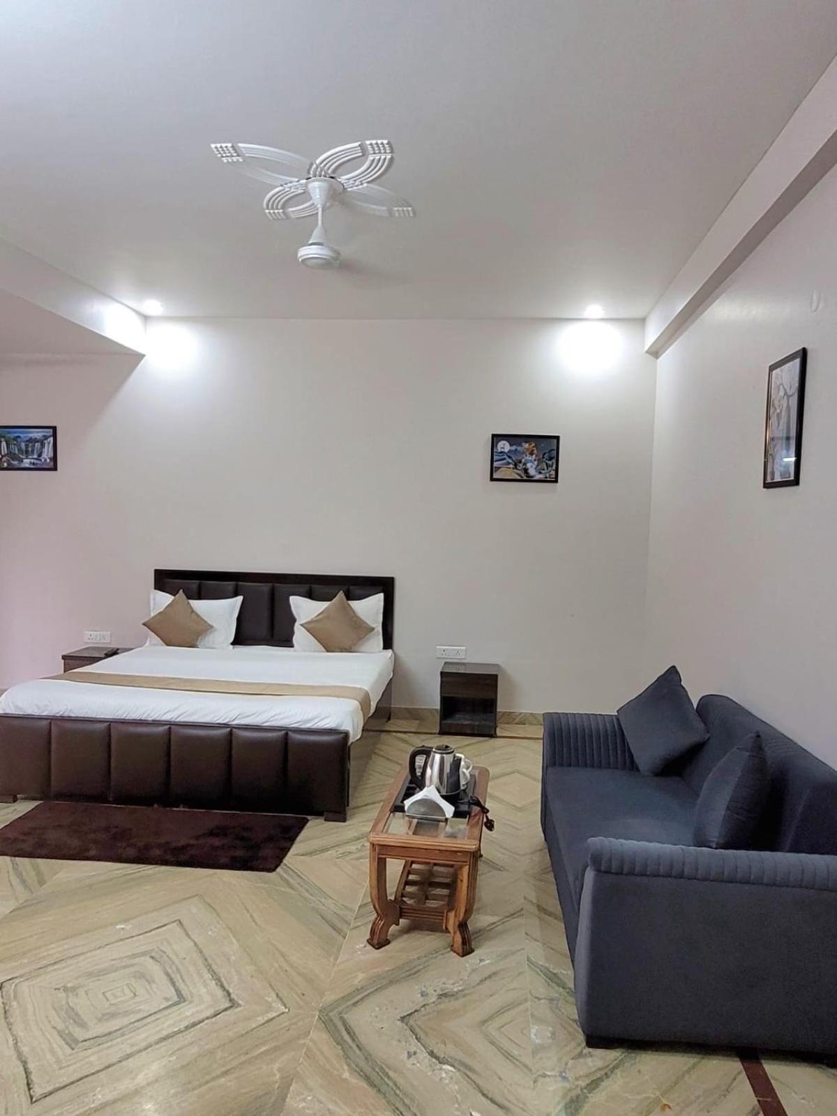 Raj Residency Stay Ґурґаон Екстер'єр фото