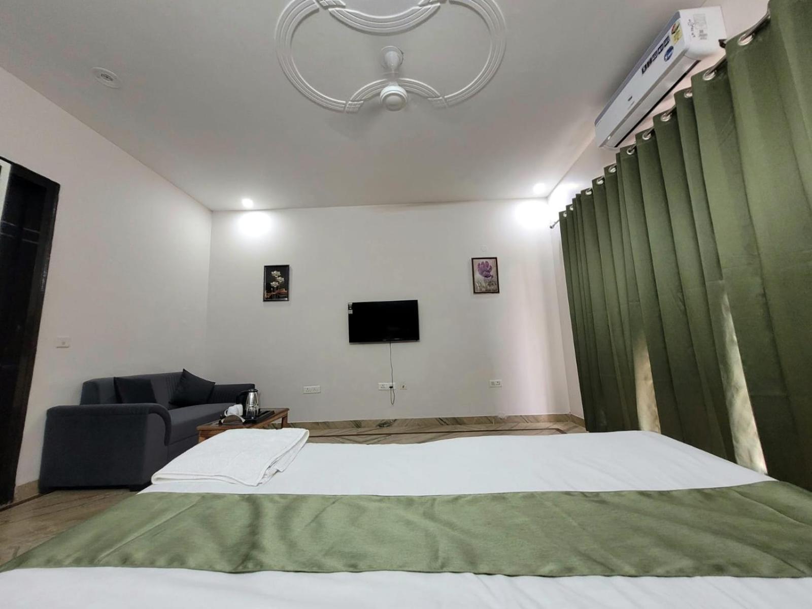 Raj Residency Stay Ґурґаон Екстер'єр фото